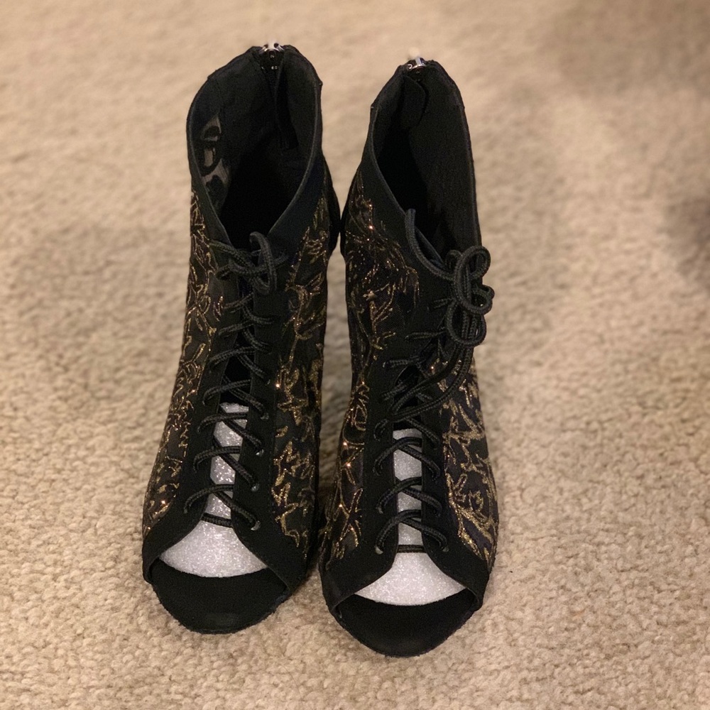 Dance shoes 318